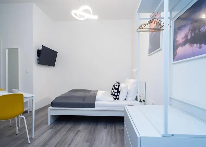 Modern Studio Apartment At Convenient Location