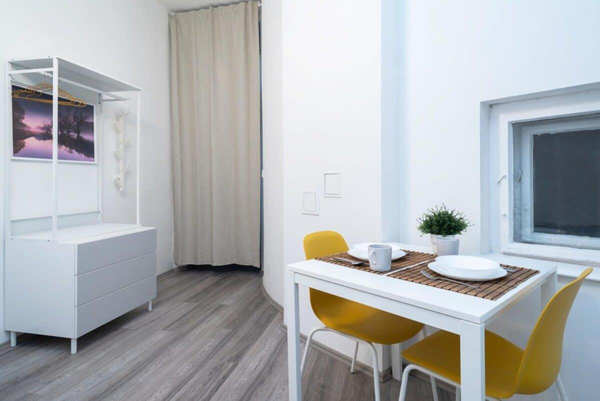 Modern At Convenient Location Apartamento